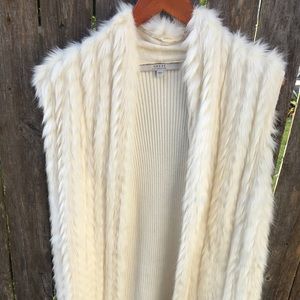 NWT Guess Ivory Faux Fur Sleeveless Vest Sz L